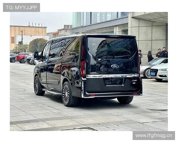 纳达尔赛后出场被豪车包围,瞬间酸成柠檬 纳达尔赛后出场被豪车包围,瞬间酸成柠檬